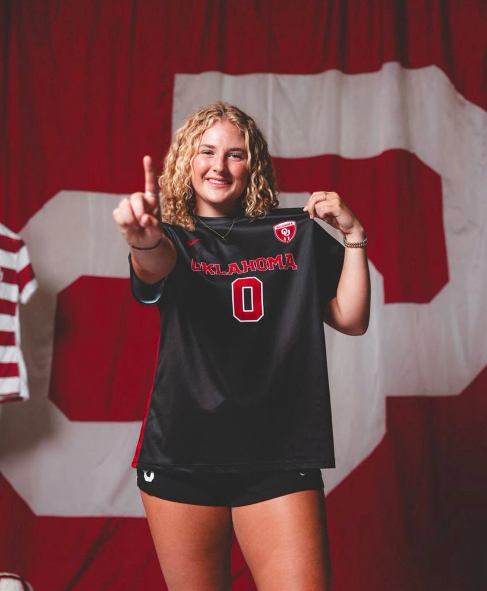 MorganPaley's tweet image. Season ✌🏻loading….@OU_WSoccer play tonight!!! #BoomerSooner ☝🏻⚽️