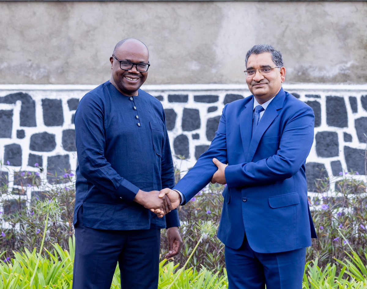 We were honored to host Hon. Prime Minister Dr. Justin Nsengiyumva at our Musanze Factory! Grateful for the Government’s support as we aim for cement self-sufficiency and increased exports.