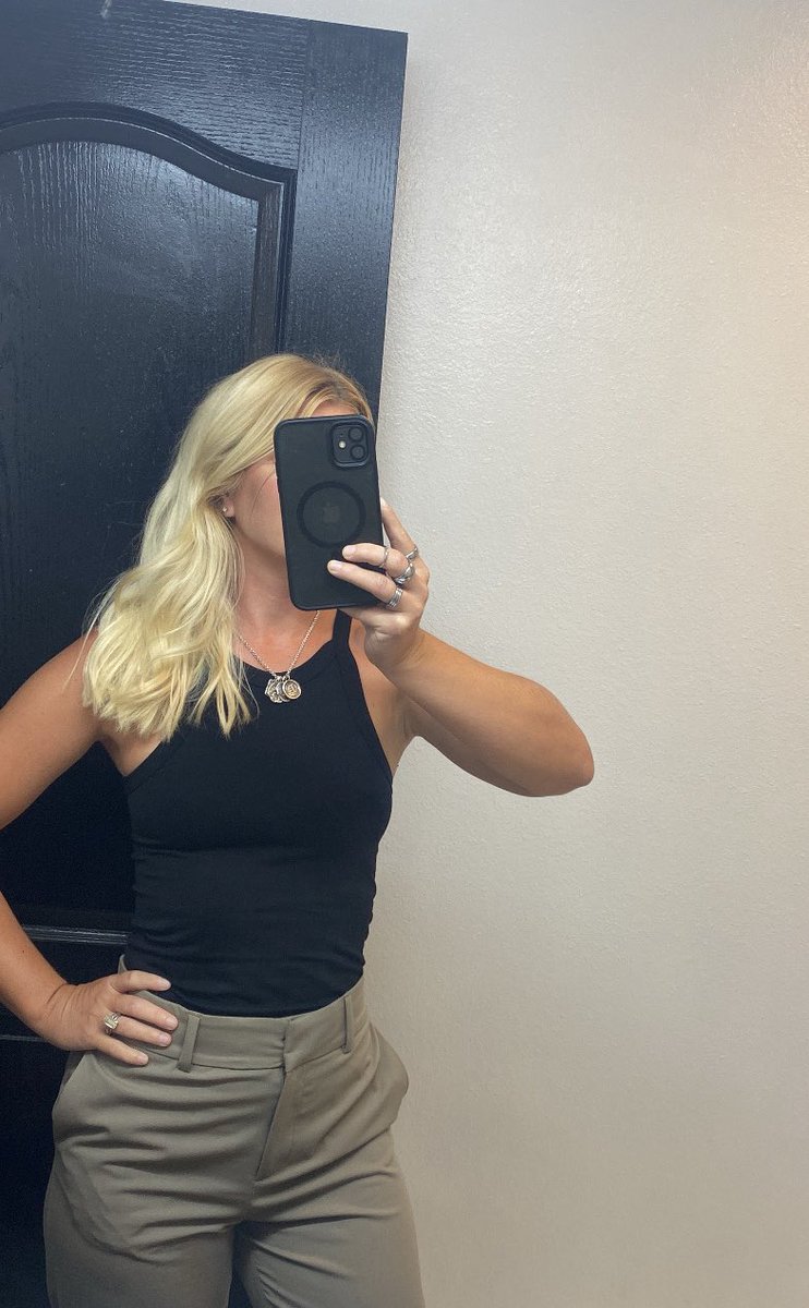 mrs_sojo's tweet photo. Perfect little versatile tank! Wore it today with my suit to arraignment for the accused #DevilsDen killer - then came home &amp; ditched the suit for shorts! 

https://t.co/UhRUALVANZ https://t.co/t1wcanlYva