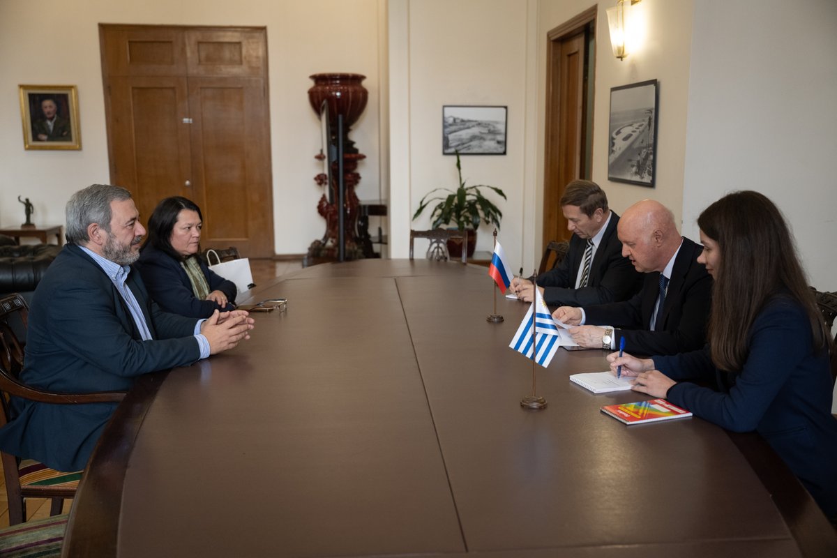 montevideoIM's tweet photo. El intendente Mario Bergara se reunió esta tarde con el embajador de Rusia en Uruguay, Alexey Isakov 🇷🇺🇺🇾 https://t.co/QiP8ks2Jqs