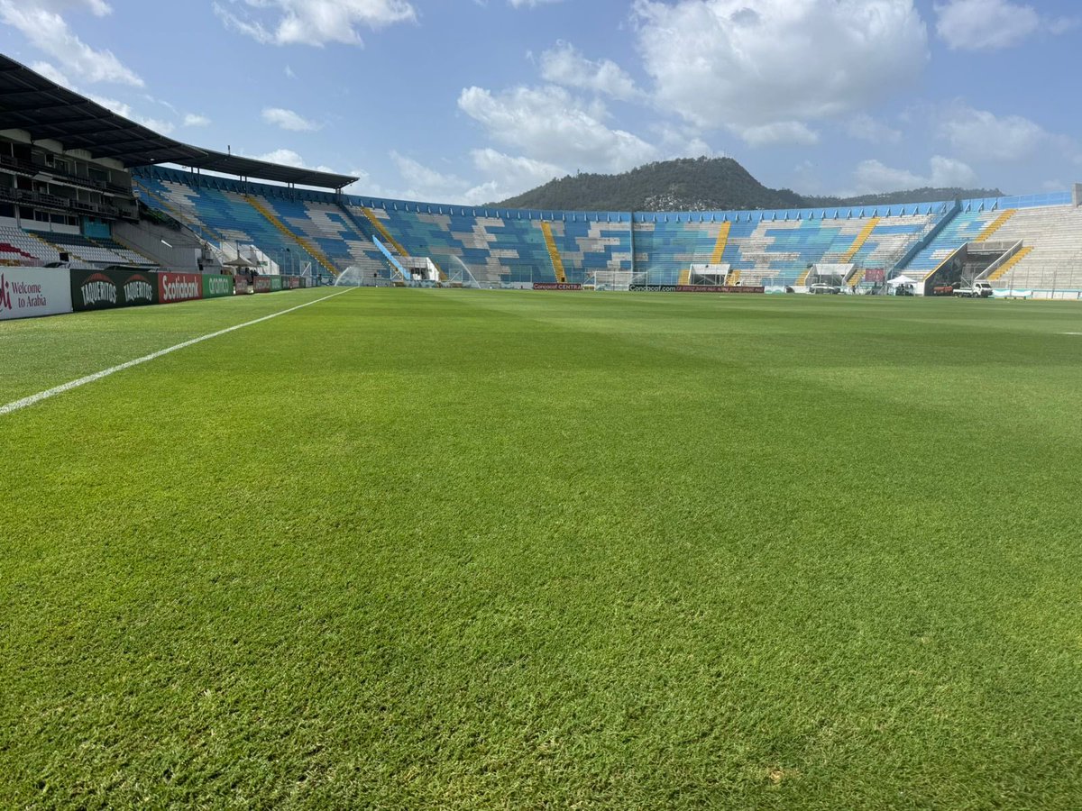 El equipo de mantenimiento de <a href="/condeporhn/">CONDEPOR</a> del Estadio Nacional de Honduras está 🔥🔥
El terreno de juego hoy para el encuentro por <a href="/TheChampions/">Concacaf Champions Cup</a> entre <a href="/MOTAGUAcom/">Fútbol Club Motagua</a> 🆚 <a href="/Cartagines/">C.S. Cartaginés</a> 
Césped híbrido cosido <a href="/FLexGrass/">FLexGrass</a> con Bermuda Ibiza 
#HybridGrass #Honduras #Tegucigalpa