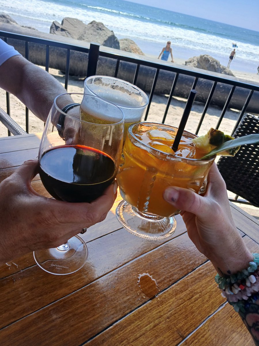PKendall22657's tweet photo. Cheers! https://t.co/QxPyc8zK7s