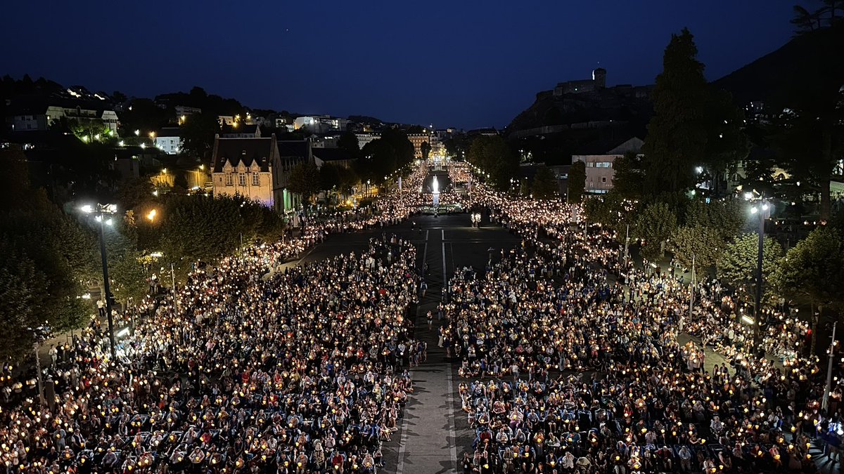 Plus de 17 000 pèlerins sont venus ici en procession, en cette veille de la Solennité de l’Assomption.