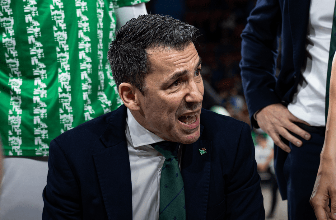 Jota Cuspinera (@jotacuspi) on Twitter photo Este señor <a href="/Gonzalo_GV/">Gonzalo GV</a> es un pedazo de entrenador, y un tipo excepcional, el baloncesto (tan alucinante y tan cruel) le debe 2 (bueno mucho más). Espero verle entrenar algún día dónde se merece, ya se lo ha ganado 2 veces. Este señor <a href="/Gonzalo_GV/">Gonzalo GV</a> es un pedazo de entrenador, y un tipo excepcional, el baloncesto (tan alucinante y tan cruel) le debe 2 (bueno mucho más). Espero verle entrenar algún día dónde se merece, ya se lo ha ganado 2 veces.
