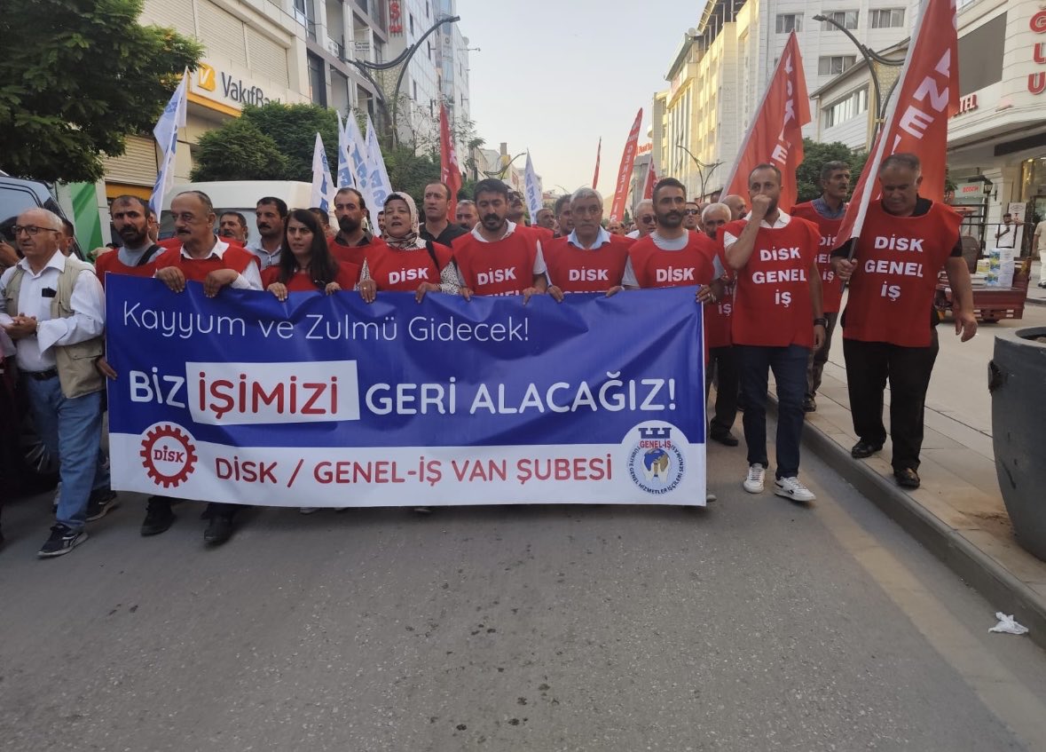 Kayyum gaspı halk düşmanlığıdır! 
Van Büyükşehir’den Onurlu işçilerini atanlar, bu kentin iradesini de emeğini de satamaz! Direniş büyüyor, hesap soracağız! 
#KayyumDefol 
#VanDireniyor
#atılanişçilergerialınsın
