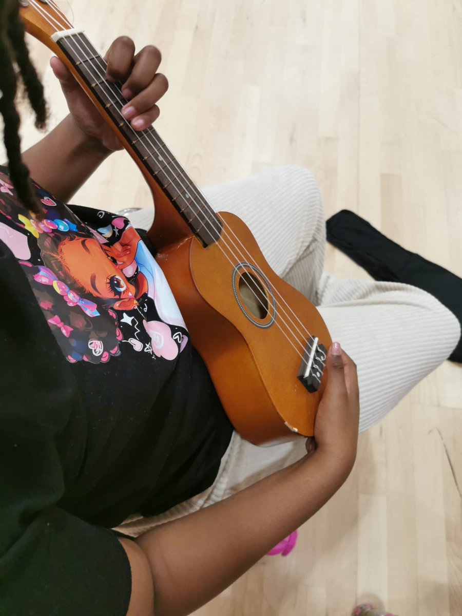 ActveCommunties's tweet image. Week 3 Day 4 ✅

🎭 Creative fun with @thelowry – We Invented the Weekend
🎶 Ukulele vibes with @MAPAS1 
⚽ Multisports &amp;amp; energetic activities all day! @SalfordLeisure 

#HAF25 #SUMMER25 #SummerOfFun #TheLowry #MAPAS