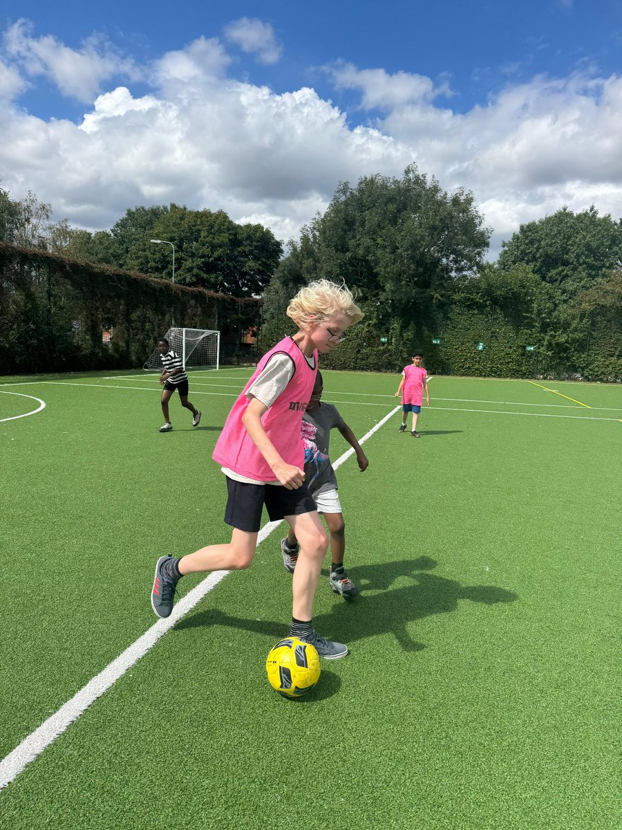 ActveCommunties's tweet image. Week 3 Day 4 ✅

🎭 Creative fun with @thelowry – We Invented the Weekend
🎶 Ukulele vibes with @MAPAS1 
⚽ Multisports &amp;amp; energetic activities all day! @SalfordLeisure 

#HAF25 #SUMMER25 #SummerOfFun #TheLowry #MAPAS