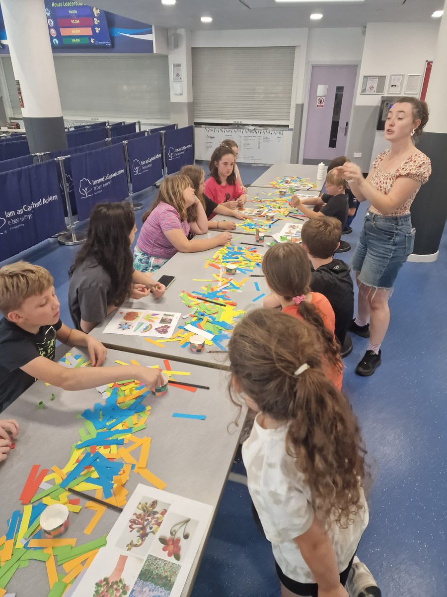 ActveCommunties's tweet image. Week 3 Day 4 ✅

🎭 Creative fun with @thelowry – We Invented the Weekend
🎶 Ukulele vibes with @MAPAS1 
⚽ Multisports &amp;amp; energetic activities all day! @SalfordLeisure 

#HAF25 #SUMMER25 #SummerOfFun #TheLowry #MAPAS