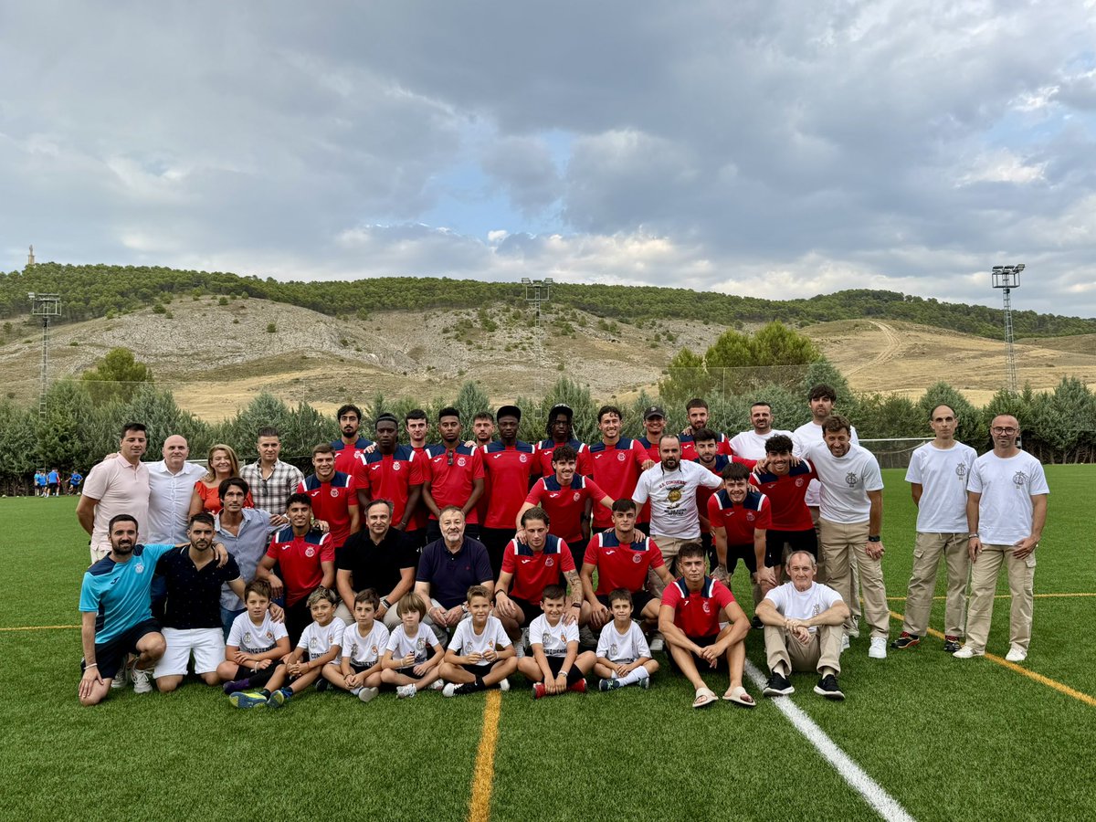 Ayuntamiento de Cuenca (@aytocuenca) on Twitter photo La <a href="/UBConquense/">UB Conquense</a> con su directiva y cuerpo técnico a la cabeza han compartido con el alcalde Darío Dolz y la concejala de Deportes Charo Rodríguez el nuevo e ilusionante horizonte que se le plantea al club esta temporada. La <a href="/UBConquense/">UB Conquense</a> con su directiva y cuerpo técnico a la cabeza han compartido con el alcalde Darío Dolz y la concejala de Deportes Charo Rodríguez el nuevo e ilusionante horizonte que se le plantea al club esta temporada.