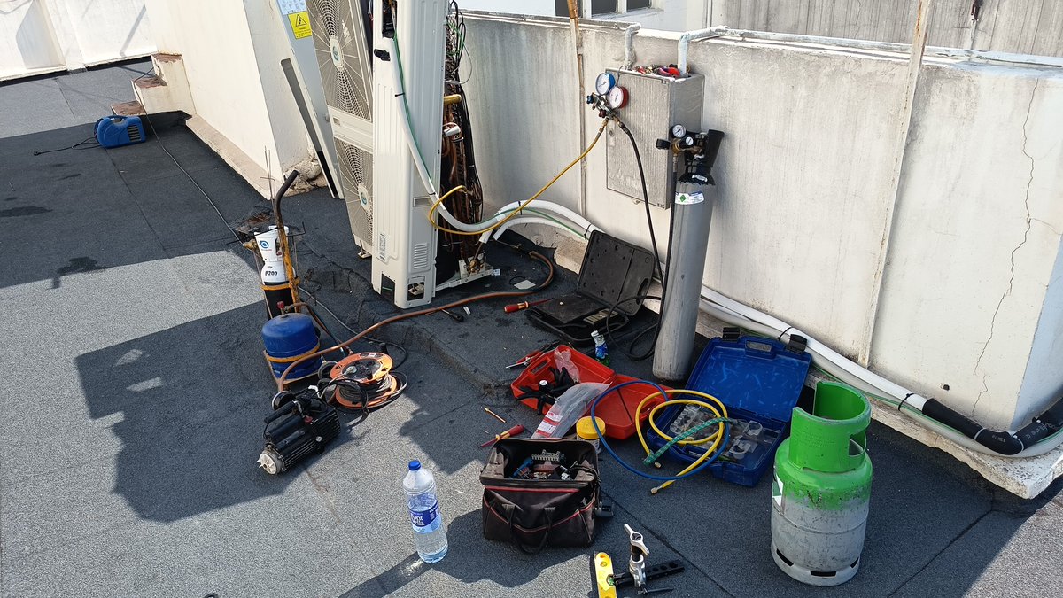 Hasta aquí hemos llegado con climart valencia,a partir de hoy,
Me llamaré de otra forma.
Techo radiante refrescante,
Integración de sistemas
Ventilación con intercambiador,zehnder,
Suelo radiante 
Expansión directa.
Frío industrial y comercial.
Vacaciones