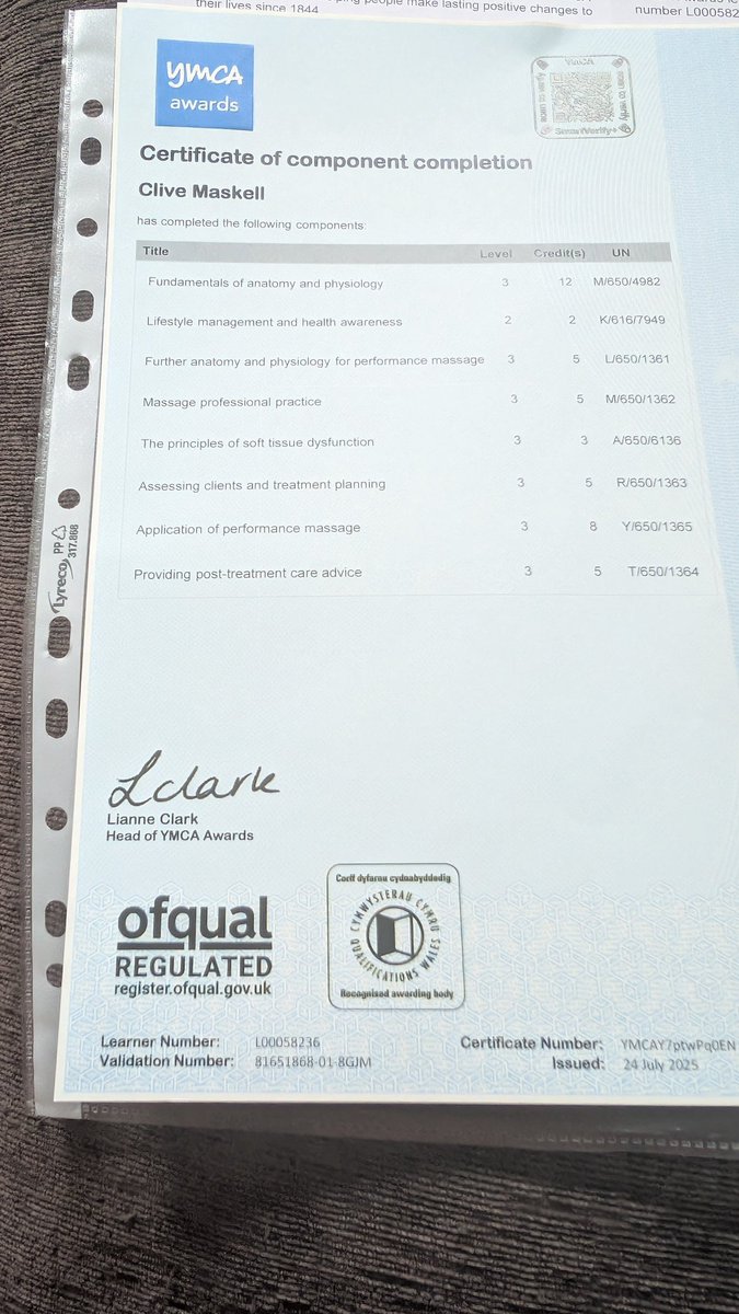 Finally 9 months of hard work another string to my bow,  I can say I am a Qualified Sports Massage Therapist 💯 
@bonnie_maria_maskell #sportsmassagetherapist #sportsmassage #massagetherapy