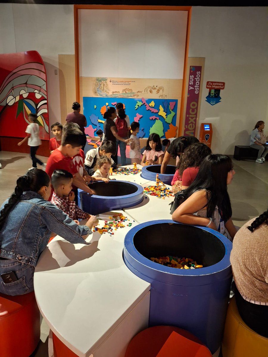 DiegoTorresPCM's tweet image. Los niños de Colonias Unidas pasan el día de hoy en el Museo de Niño. Destacamos que fueron trasladados y cuidados por la colectividad de abuelas, maestras y organizadores, pues en la individualidad bastantes hubieran quedado fuera.