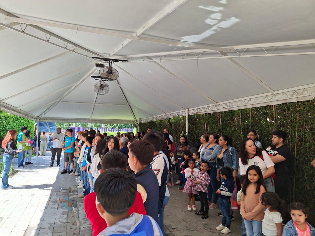 DiegoTorresPCM's tweet image. Los niños de Colonias Unidas pasan el día de hoy en el Museo de Niño. Destacamos que fueron trasladados y cuidados por la colectividad de abuelas, maestras y organizadores, pues en la individualidad bastantes hubieran quedado fuera.