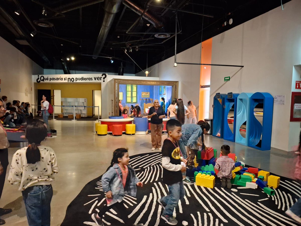 DiegoTorresPCM's tweet image. Los niños de Colonias Unidas pasan el día de hoy en el Museo de Niño. Destacamos que fueron trasladados y cuidados por la colectividad de abuelas, maestras y organizadores, pues en la individualidad bastantes hubieran quedado fuera.