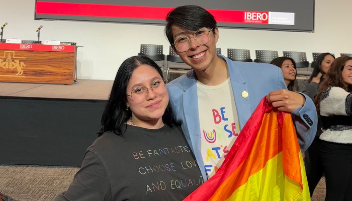 #OrgulloIbero | Con solo 22 años, Diego Mauricio Álvarez, de Relaciones Internacionales en la IBERO CDMX, recibe el Premio de la Juventud CDMX 2025. 🏆

Su activismo, liderazgo en Plural Ibero y la creación del Fobiatómetro están cambiando la forma en que enfrentamos las