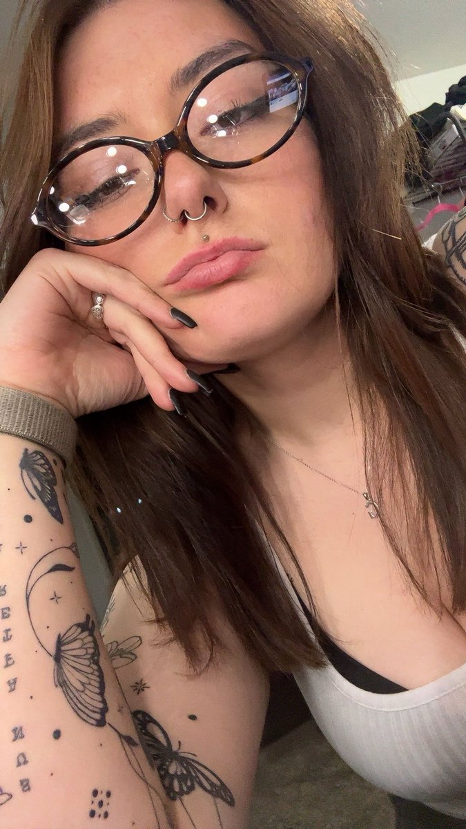 notisabellee's tweet photo. Hii ( ˘ ³˘)♥︎ #cute #grunge #grungegirl #tattoos #makeup #piercings #goth #gothgirl #followme https://t.co/gHTvfTxhHI