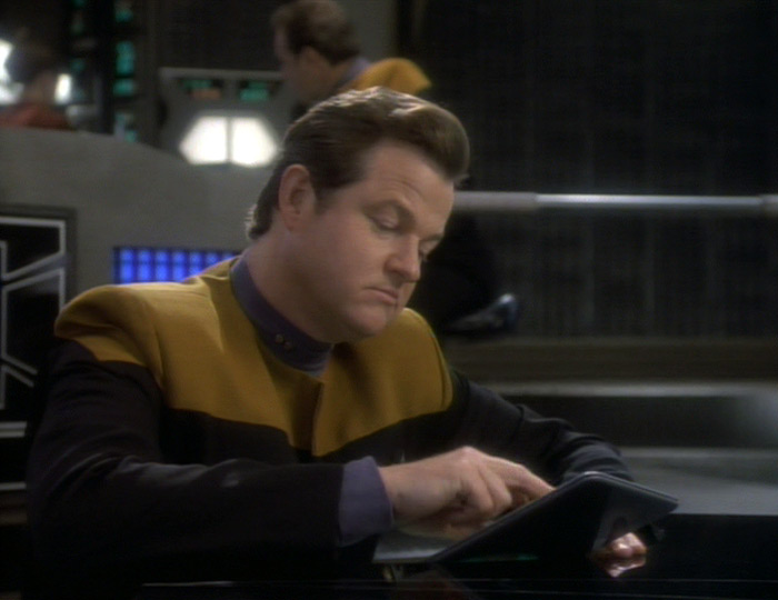 JanelleWaz's tweet photo. "Constable OOOOOOH-DOOOOO!"
And we wonder why he only lasted for a couple of episodes. #DS9 #MoveAlongHome #allstartrek https://t.co/T0WilAgloY