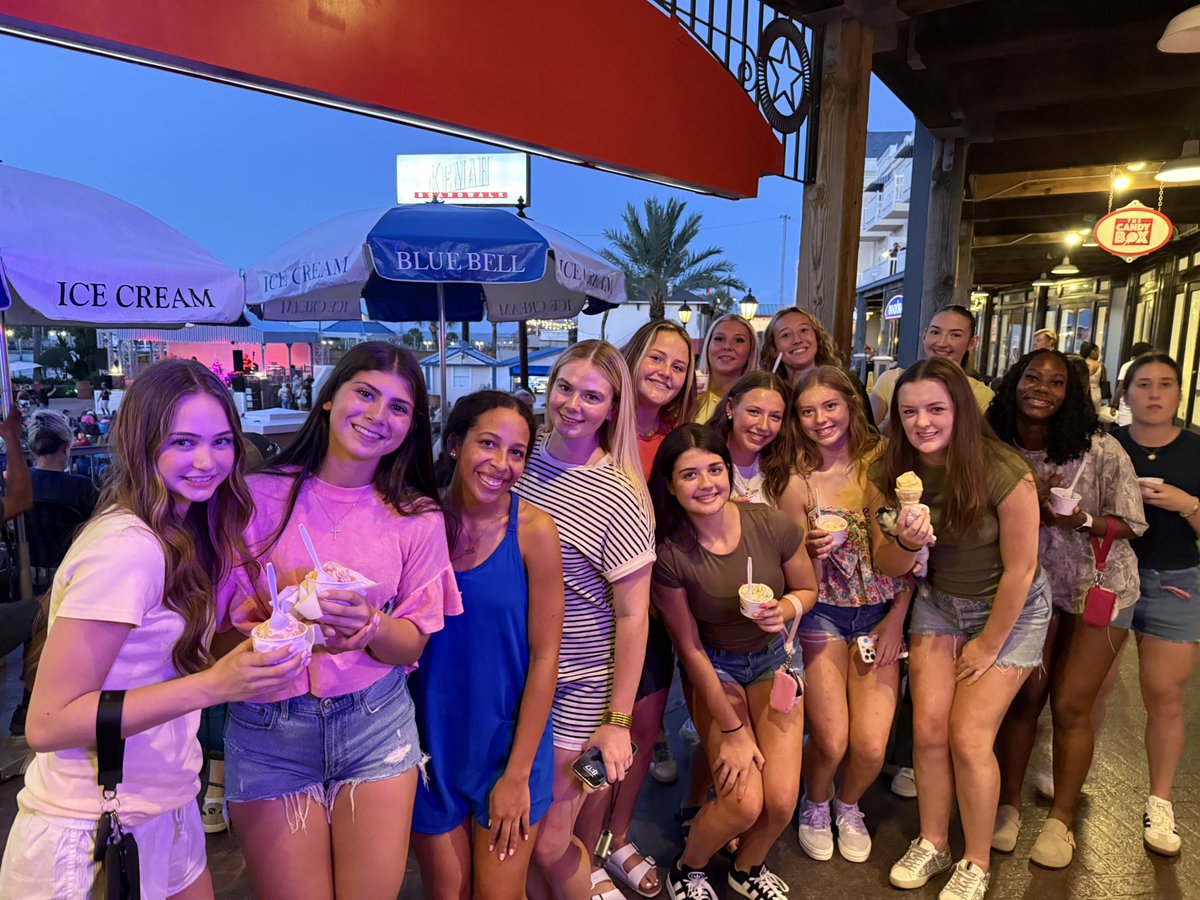 Day 1 in Pearland!
📊 1-2 but snagged that #1 seed for tomorrow 💪🐾

🍦 Celebrated with Rock the Deck ice cream + 🎡 Kemah Boardwalk fun ❤️🐾☀️ #GD2BAJ #JaguarPRIDE #DefyTheOdds
