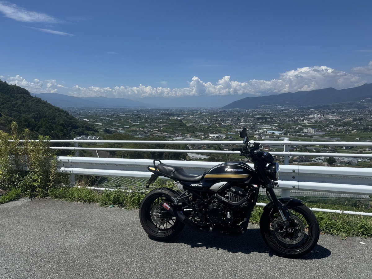 66returnrider's tweet photo. 今日もバカみたいに
バイクで走ってます。
本日のメニューは奥多摩−大菩薩ライン−フルーツライン−ここから決まってない
#z900rs
#バイク
#道の駅 https://t.co/5btm8k8IfY