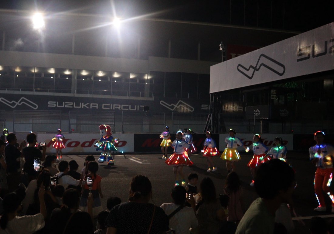 本日も鈴鹿サーキットHANABI祭開催です✨

レーシングコースから眺める花火は絶景🎆

コチラファミリーと一緒に楽しむダンスやフォトスポットもあり、特別な時間をお過ごしいただけます🫶🏻🫶🏻

suzukacircuit.jp/park/summer/20…