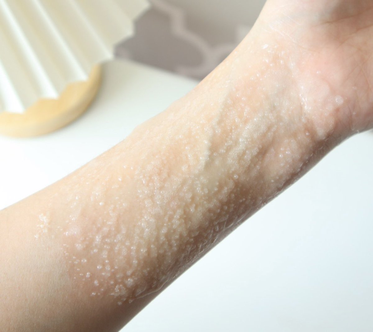 หอมมากค่าากับต้าวน้อง Plu Body Scrub น้ำหอมกลิ่นของผลไม้และดอกฝ้าย น้อลเป็น
สครับน้ำตาลแท้ ที่ช่วยให้ผิวนุ่มชุมชื่นมากกกก นี้คือใช้เสร็จผิวหอมมาก ผิวไม่แห้งตึงแถมเนียนนุ่นขึ้นเลย ชอบมากกกค่า #สครับผิว #plu