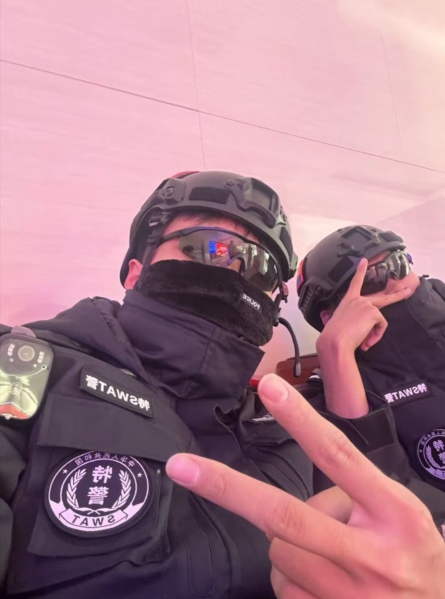 jiangoyig's tweet photo. 左还是右？ https://t.co/qChRcmyLMX