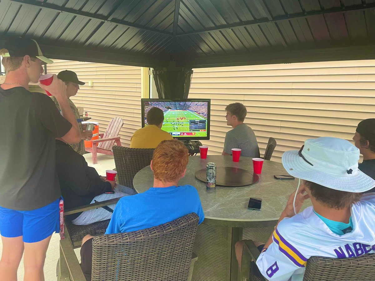 Senior steak dinners and NCAA 26 with the coaching staff tonight! 🏈🥩 🎮  🏆