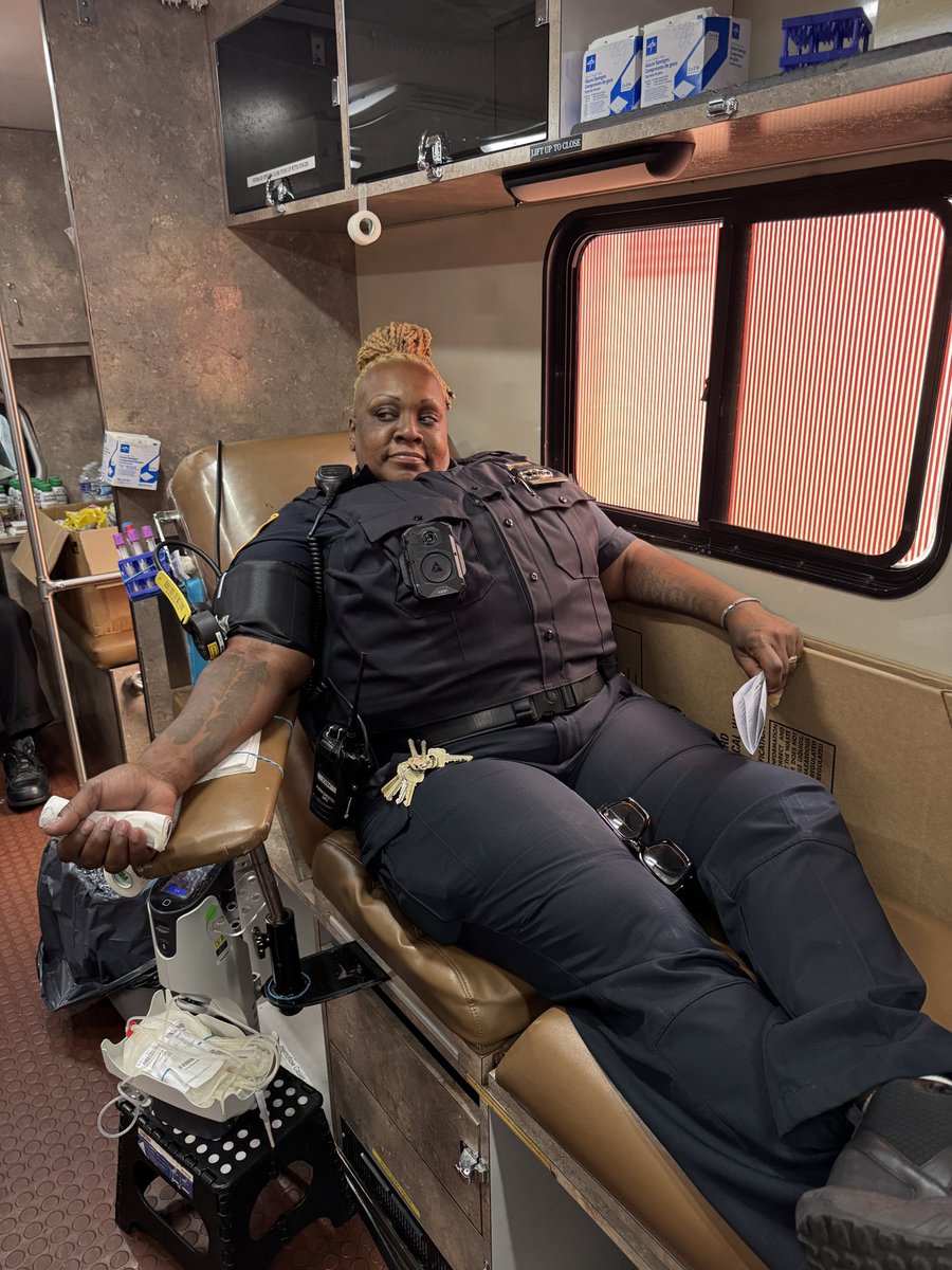 ParkchesterPD's tweet image. Saving lives, one pint at a time ❤️🩸 Every drop counts, every donor matters. Thank you to everyone who rolled up their sleeves and made a difference today! 💪 #BloodDrive #GiveTheGiftOfLife #BeAHero #DonateBloodSaveLives
