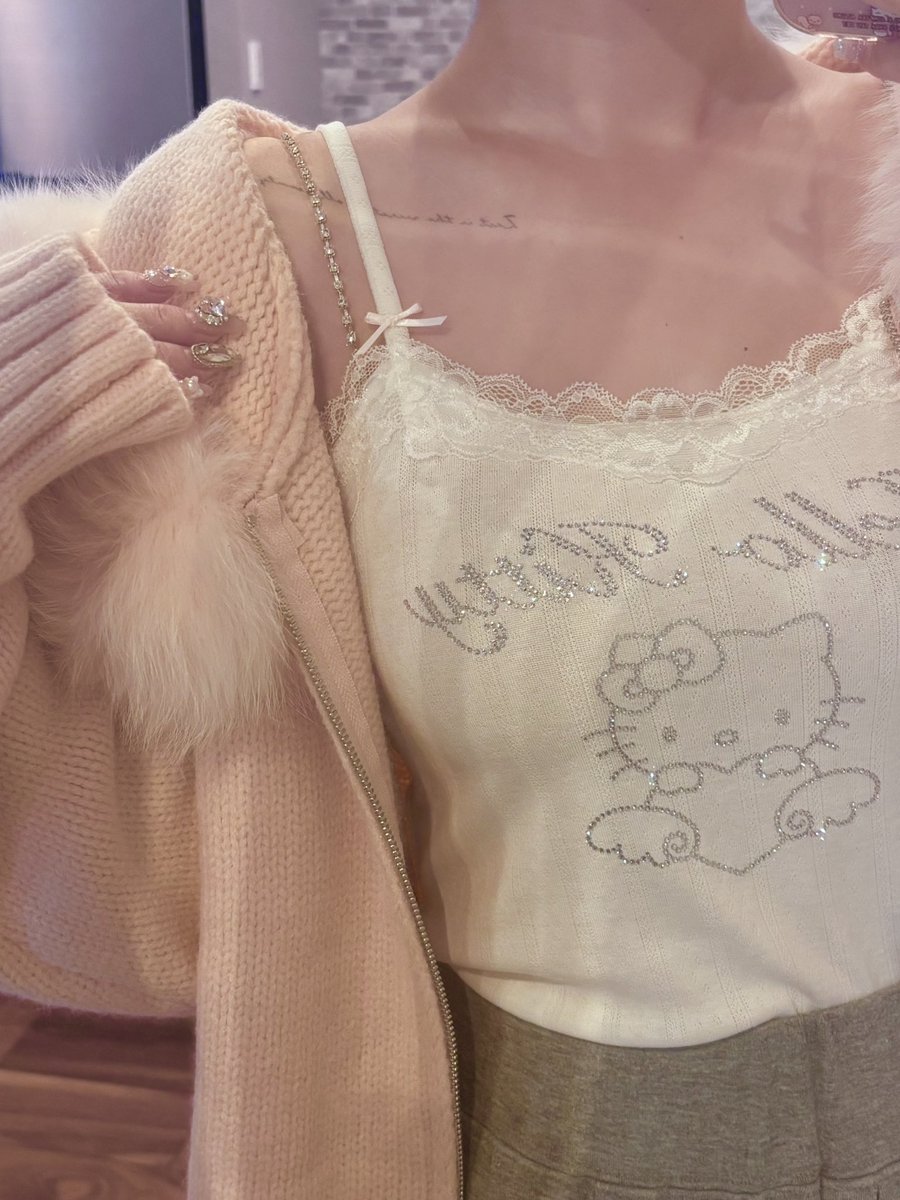n_0530_'s tweet photo. キャミソールとかオフショル着たいけどストラップレスブラは無理！っていう人はSHEINのコレ買うのです。長さ調節できるしまじ可愛い〜〜〜 https://t.co/9mswcM8iqz