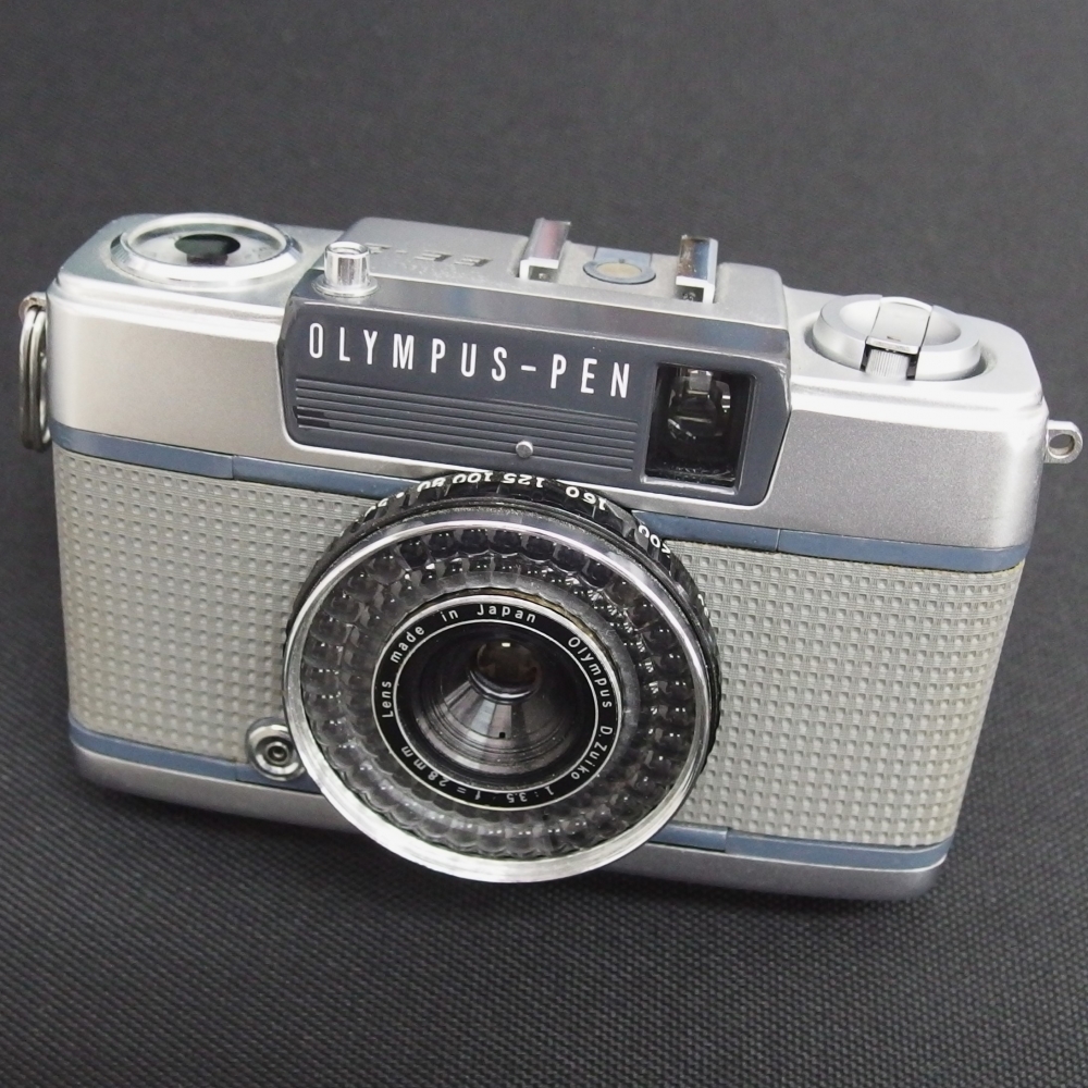 champcamera's tweet photo. #OLYMPUS PEN-EE2(整備済)¥22,000 by #みすずが丘 店(#あざみ野)
ピント合わせ不要の固定焦点、露出はカメラにお任せの自動露出で簡単、手軽に撮影できる #ハーフサイズカメラ です。
ハーフなので36枚撮りフィルムなら倍の72枚とたくさん撮れるのも魅力です。
#フィルムカメラ #PENEE2 #江田 #市ヶ尾 #田園都市線
https://t.co/sivEQxHcSO
