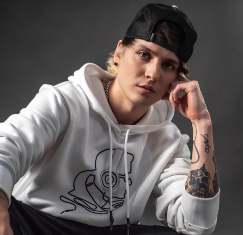 Monsyva's tweet photo. 🏆 Christopher Vélez en Premios Juventud, ¡sí o sí! 💥

@christophervele @PremiosJuventud 
#PremiosJuventud #QUIEREME #ChrisVelezEnPJ https://t.co/iJyK5LAjM4