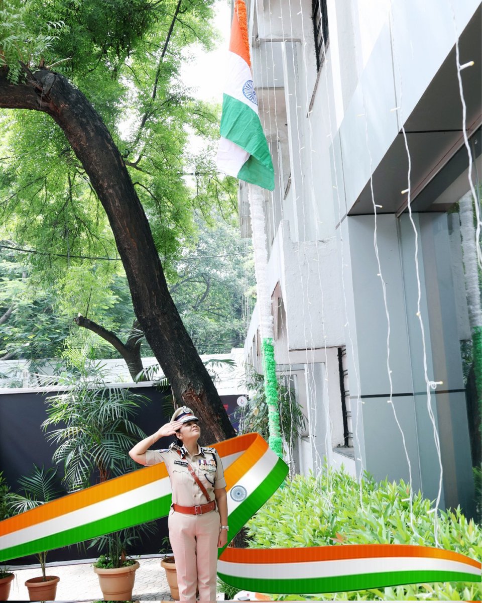 Shikhagoel_IPS's tweet image. When I was a kid, the morning of August 14th always meant a flag hoisting at school. 15th was always a holiday, but we still woke up early and someone would give us those little paper flags to pin to our shirts.

One of my earliest memories of Independence Day is sitting in front…
