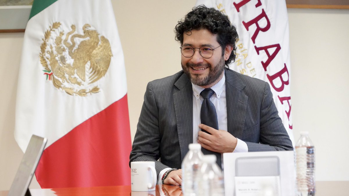 Para brindar seguridad social a las y los trabajadores de nuestro país se requiere una colaboración interinstitucional permanente y altamente eficiente. Con ese objetivo, recibí a <a href="/zoerobledo/">Zoé Robledo</a>, Director General del <a href="/Tu_IMSS/">IMSS </a>. ¡Seguimos adelante!