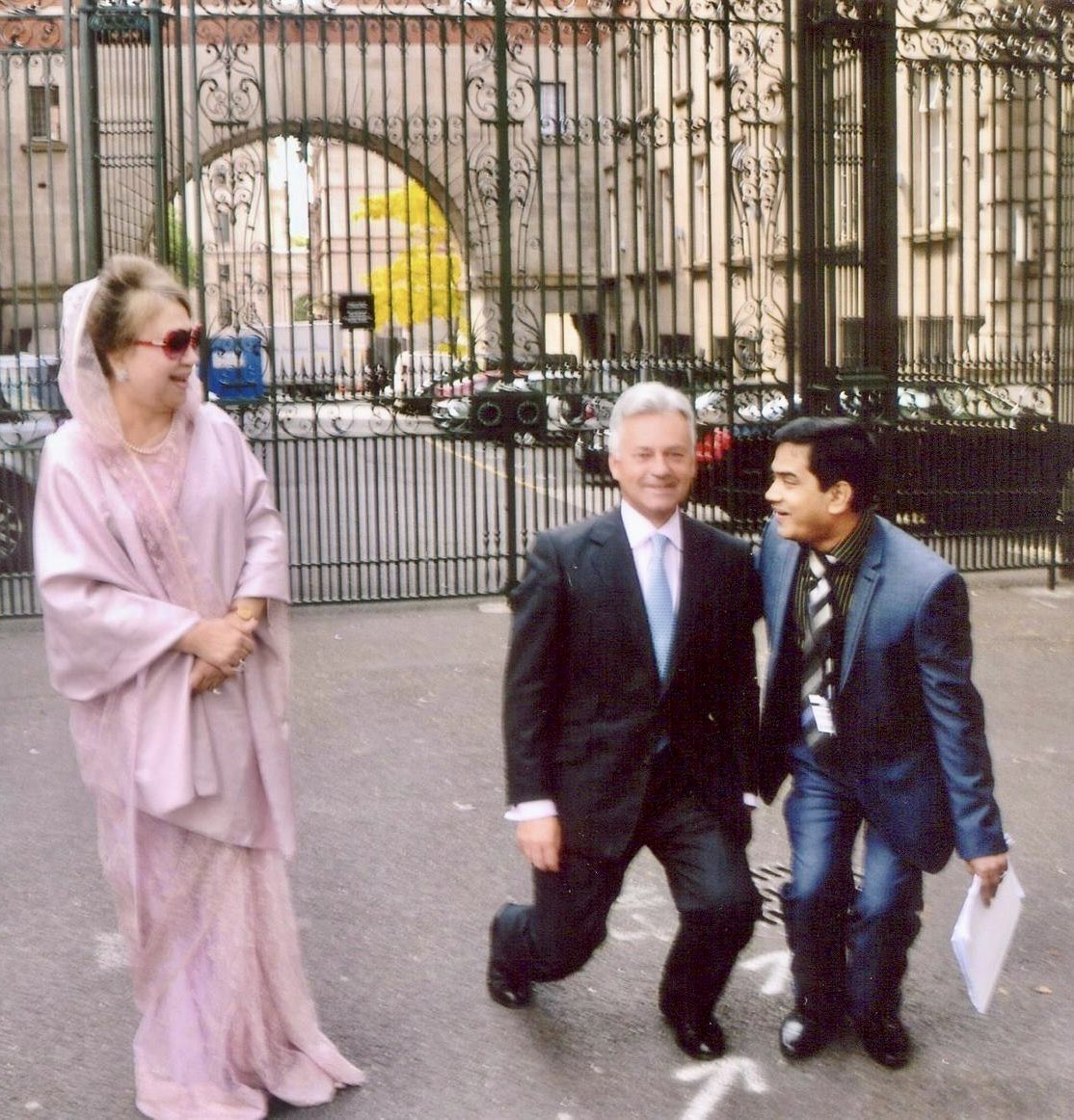 Happy Birthday to Bangladesh’s guiding light, its first woman PM, Begum Khaleda Zia. Fearless leader, unyielding symbol of struggle.
Working for her is one of my life’s greatest honors.
📷 UK visit, 13 yrs ago—her radiant smile with then UK Minister <a href="/SirAlanDuncan/">Sir Alan Duncan</a> remains iconic.