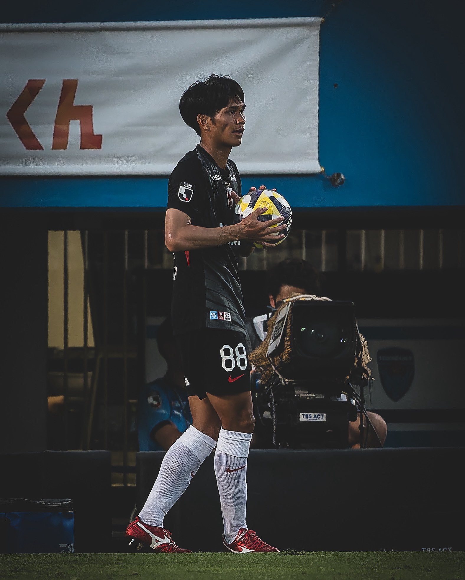 浦和レッズ 長沼洋一 選手 バスタオル igucci5 on X: 