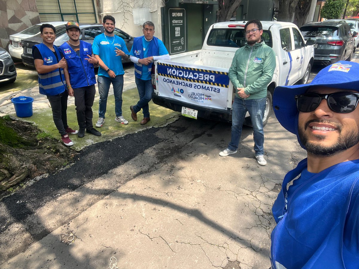 BiciEscuelaMHmx's tweet photo. 🚴‍♂️ Contribuimos a la seguridad vial de quienes pedalean diariamente en @AlcaldiaMHmx.
Hoy, junto a #AntiBachesMH, tapamos 7 baches, incluidos 2 sobre la ciclovía de Av. Horacio, mejorando las condiciones para el uso seguro de la bicicleta y el #BiciConecta 🚧
@mauriciotabe https://t.co/3ekyaZY5VK