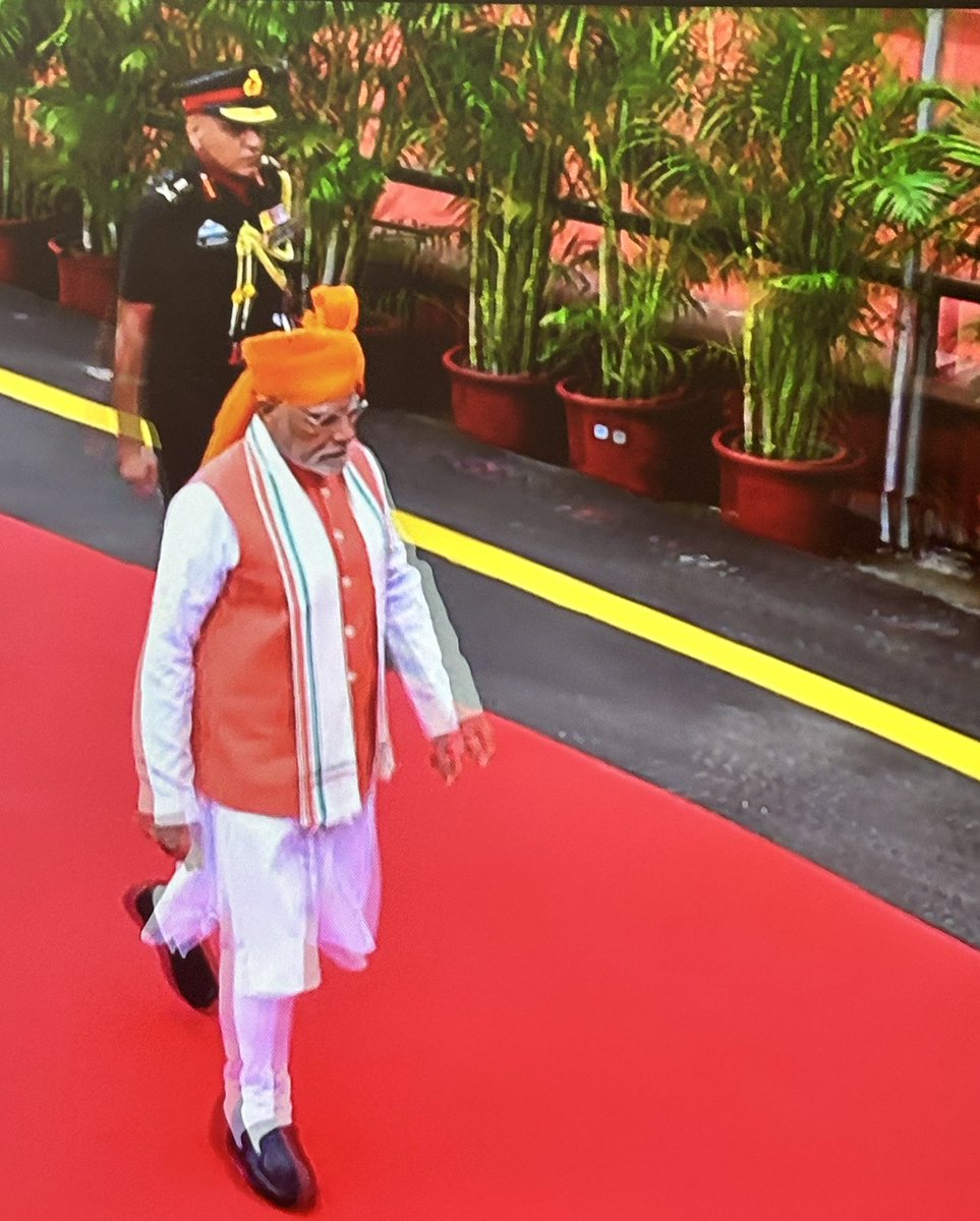 The  king has arrived 
<a href="/narendramodi/">Narendra Modi</a> ji