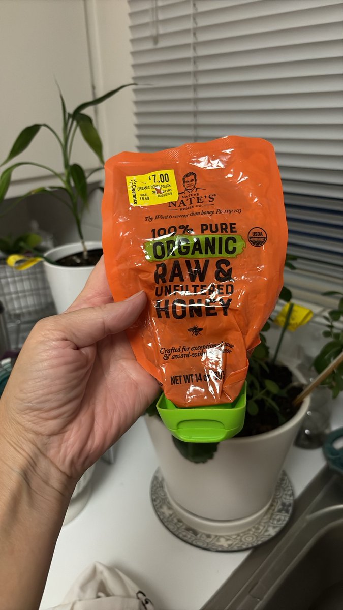 downtownJenBro1's tweet photo. #Random OK there is a design flaw in this packaging for honey. Anybody else purchase &amp; experienced  this ?? on a weird note anybody else relate to this product when you were trying to get it to work, every once in a while? Hmmmm https://t.co/FYjeIrCkZA