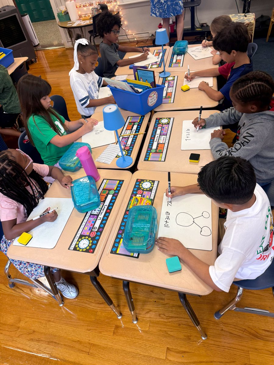 ROEworld's tweet image. Whiteboards out, thinking caps on! 🎩🧮 2nd grade mathematicians are solving, sharing, and shining in math today! #HandsOnMath #FutureThinkers