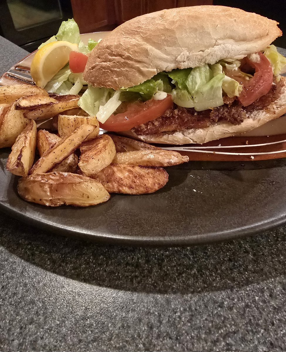 Mello_Ichimaru's tweet photo. Today's Hello Fresh dish is Crispy Garlic-Herb Tilapia Sandwiches with a Lemony Salad & Roasted Potato Wedges #hellofresh #hellofreshpics https://t.co/uWED0ANNOu