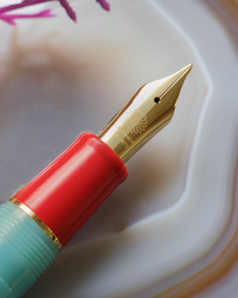 Striking blue and vermilion red, a perfect pair of colors in our Imari Fountain Pen! And great news, it’s back in stock! Well loved by many for its shimmer reflection and easy-to-glide nib 🌟

See more here!
l8r.it/QoLn