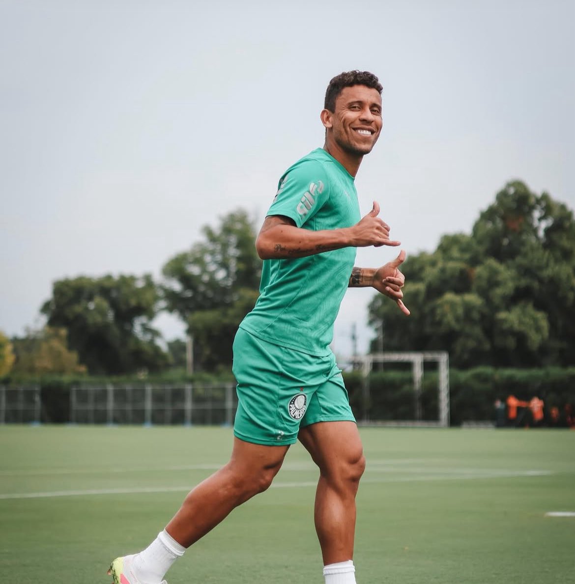 soccergfbpa's tweet photo. Grêmio acerta contrato de 1 ano com Marcos Rocha. Aos 36, chega pra compor bem o elenco, revezar com João Pedro e segurar a bronca até o fim da temporada.

Na minha visão, uma boa solução a curto prazo.
 E você, torcedor, qual sua posição? Vamos debater (com respeito) 👇🏻 https://t.co/yHwuMWYlpQ