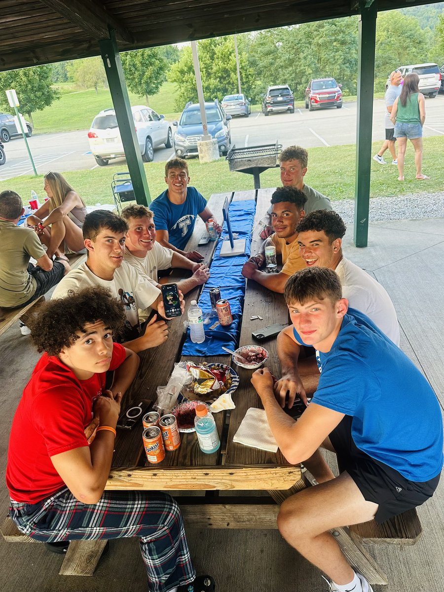 Trinity Hillers Varsity Football tweet media