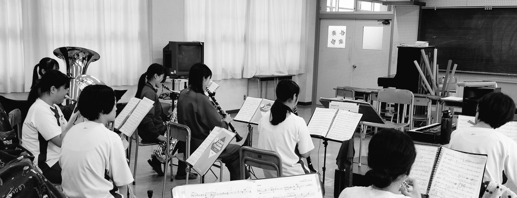 NoA_wind_tuba's tweet image. 今年のコンクール、全日本のほうでは課題曲の“楽譜どおり”問題でザワついてるようですが、、、
いつもどおりのチャレンジ！
皆様の胸をお借りするつもりで!!
てかそれ以前に楽しまなきゃ!!!
#吹奏楽部 #KWB