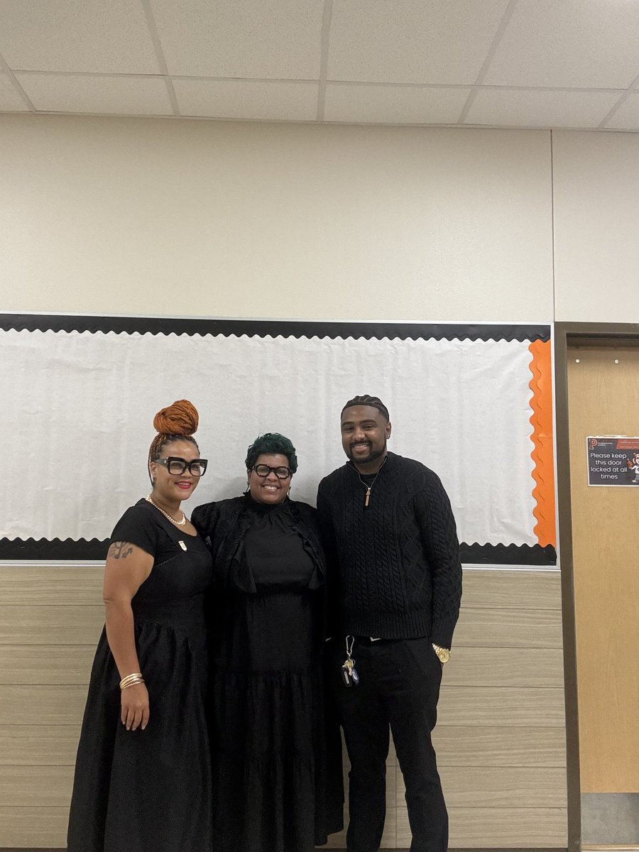 AlexusMGates's tweet photo. First Day of School! !#BestYearEver 🧡🖤🔥@PleasantRunLISD @LancasterISD https://t.co/QJOYUa9KfS