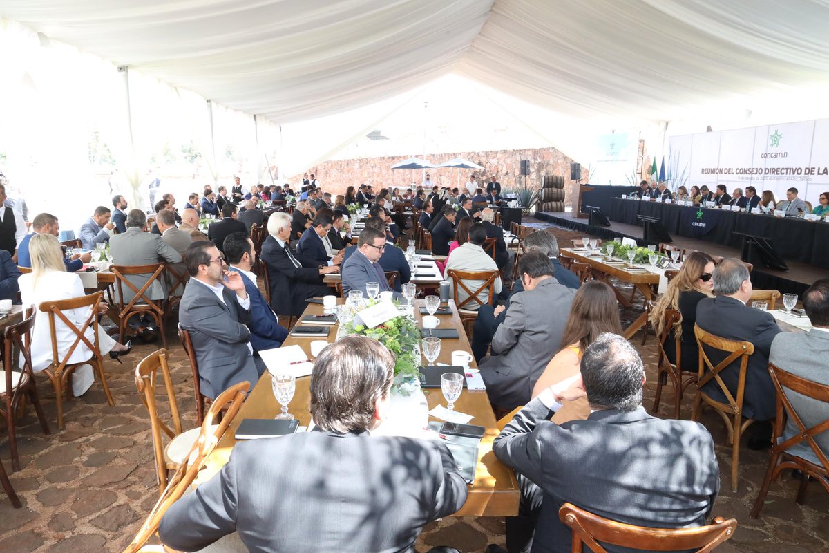 En el marco del Consejo Directivo de la #CONCAMIN, que se lleva a cabo en #Jalisco, encabezado por Alejandro Malagón Barragán, <a href="/AMalagonB/">Alejandro Malagon B</a>; y el secretario general Eduardo Ramírez Leal, <a href="/EduardoRmzLeal/">Eduardo Ramírez Leal</a>; los presidentes de las comisiones de la Confederación presentaron sus informes