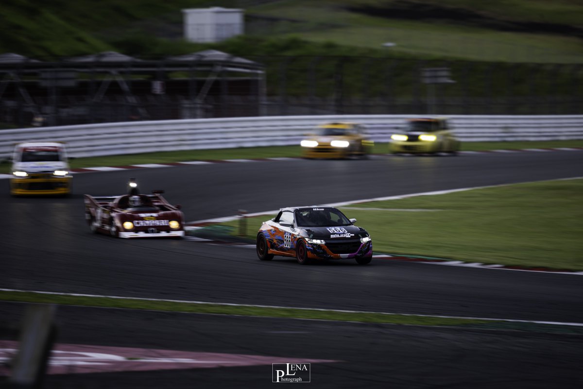 レナさん_Photolife.com (@lena_photograph) on Twitter photo 速報
566号車 H1 Racing S660
普段H1 Cupでサーキット走行会を共にしているメンバー達がチームとなって耐久レースに出場しました
初参戦にしてクラス3位表彰台獲得✨
おめでとうございます!
チームの皆さま、お疲れ様でした!
#K4GP 
#S660 
#H1cup 速報
566号車 H1 Racing S660
普段H1 Cupでサーキット走行会を共にしているメンバー達がチームとなって耐久レースに出場しました
初参戦にしてクラス3位表彰台獲得✨
おめでとうございます!
チームの皆さま、お疲れ様でした!
#K4GP 
#S660 
#H1cup