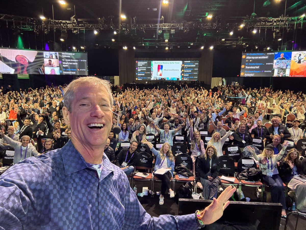 The energy in this room is just WOW! The gladiators at <a href="/TonyRobbins/">Tony Robbins</a> #BusinessMastery are learning ways to grow their businesses and enhance their lives. Im honored to share ideas about building fans and growing business!