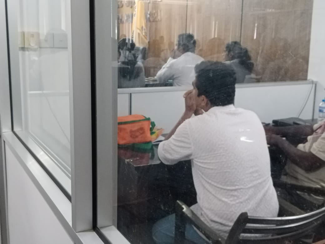 PrasadPolitixLK's tweet image. Yesterday I visited and observed the Mirigama Pradeshiya Sabhawa to review its operations, services, and the needs of the local community.

MP Prasad Siriwardana | #ProgressForAll #PrasadSiriwardana #SJBSriLanka #SJBMirigama #SJBGampaha #SamagiJanaBalawegaya #SamagiJanaSandanaya