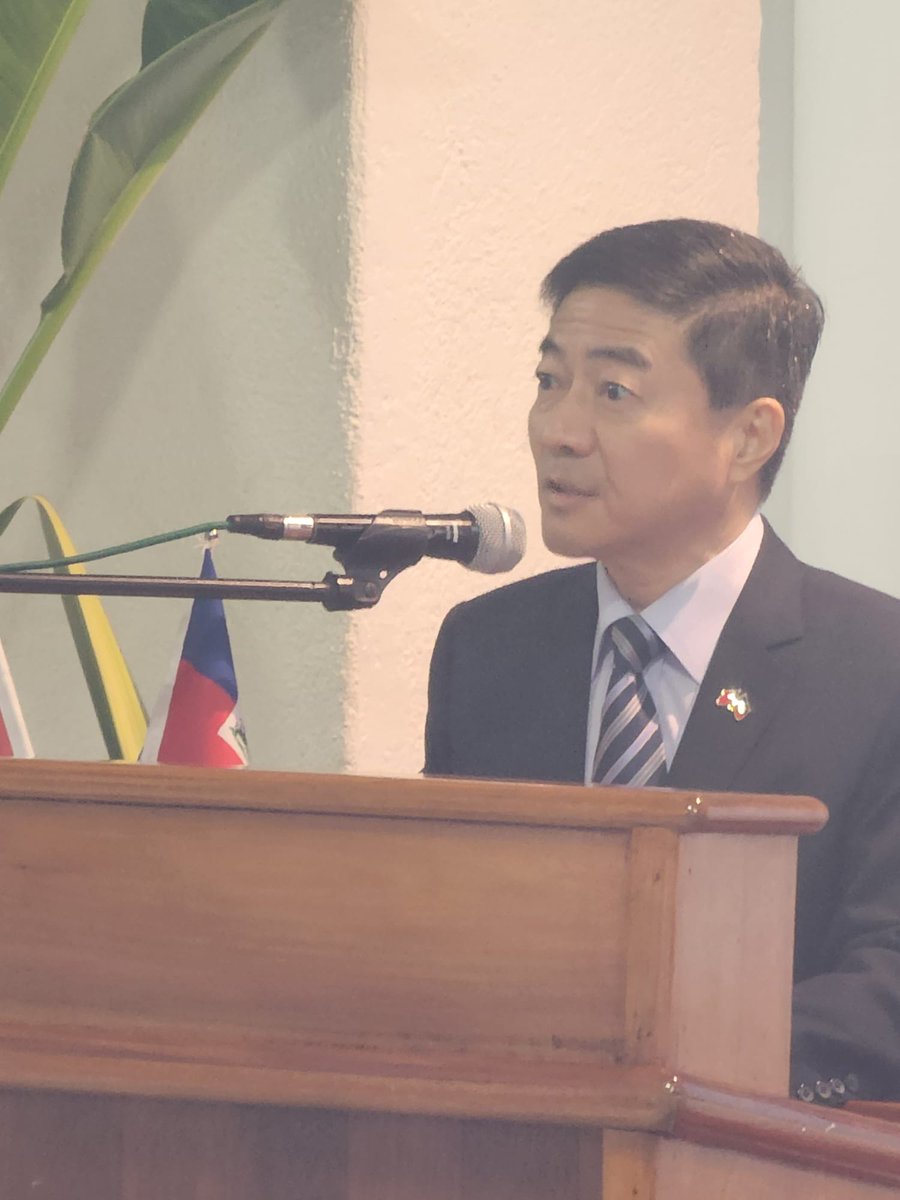Tw_Haiti's tweet photo. L’ambassadeur Cheng-hao HU a remis des certificats aux 47 boursiers haïtiens dont 42 boursiers du “MOFA Taiwan Scholarship Program 2025” ainsi que 5 bénéficiaires du “TaiwanICDF Higher Education Scholarship Program 2025 pour l’année académique 2025-2026”....（1/5） https://t.co/D8vCr1Qa63